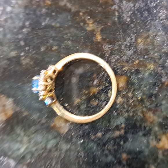 10k Swiss topaz ring (size 7) with accent diamonds and baguette side dia… - Picture 2 of 2